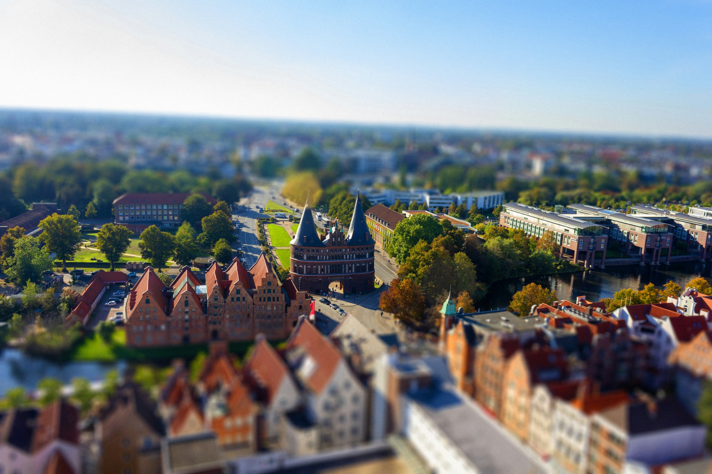 Lübecker Altstadt und Holstentor aus der Luft
