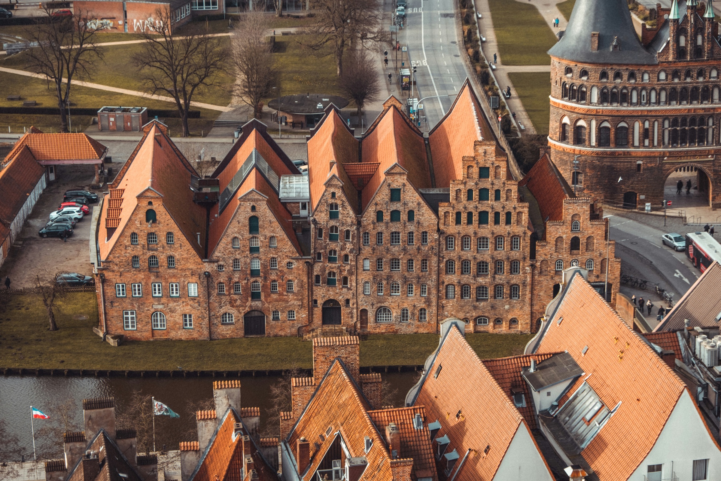 Luftaufnahme von Lübeck als regionaler Bezug für Michael Knebel Sanierung